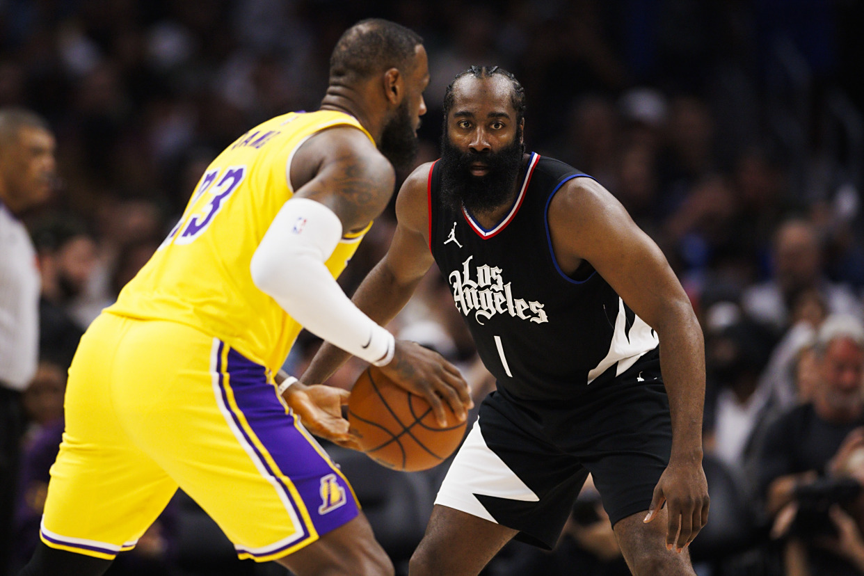 ng28娱乐-包含詹姆斯迎来十二赛季出色发挥，快船观众热烈欢呼！赛场气氛高涨的词条